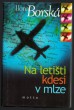 Na letišti kdesi v mlze